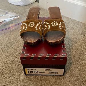 Donald Pliner clogs sandals